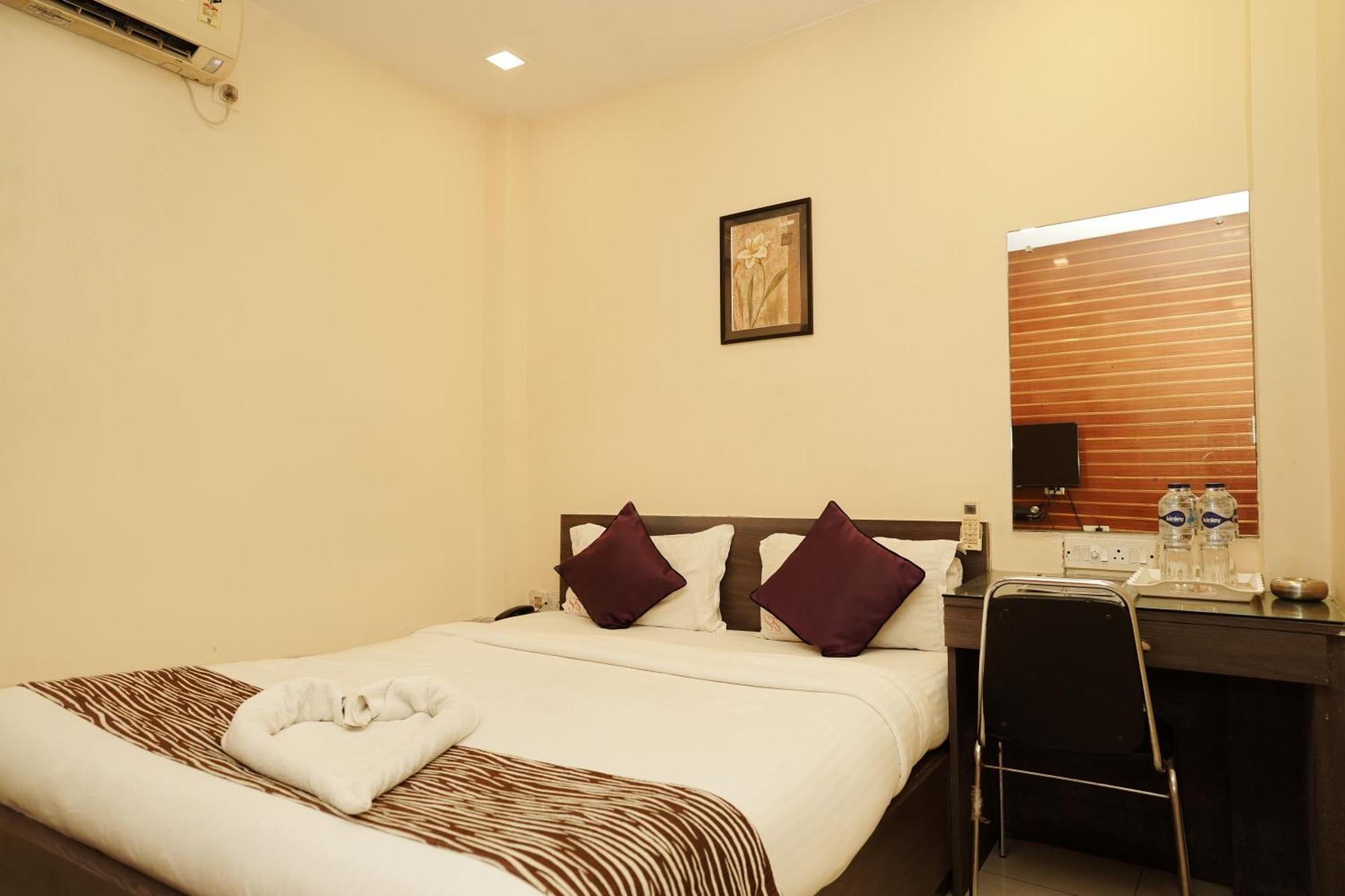 Sheldon Hotel Kolkata Exterior photo