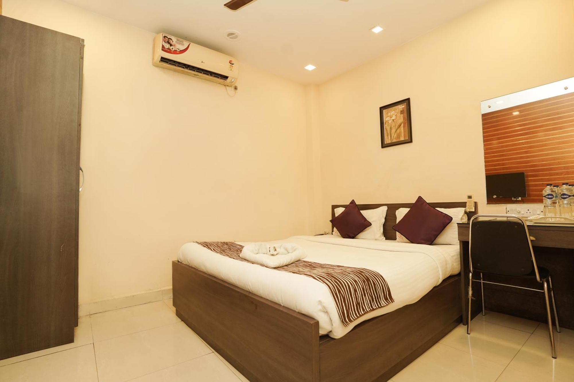 Sheldon Hotel Kolkata Exterior photo