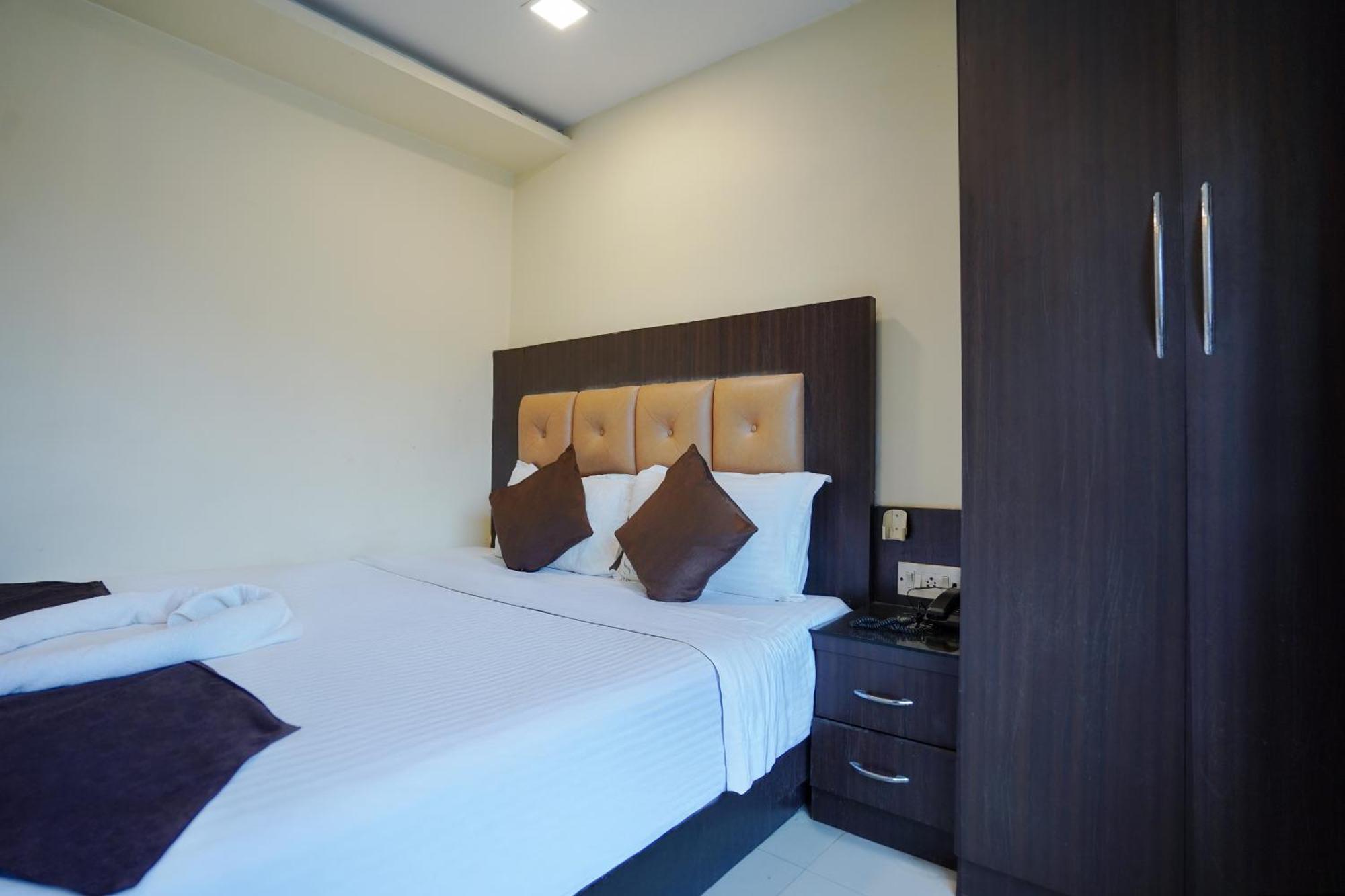 Sheldon Hotel Kolkata Exterior photo