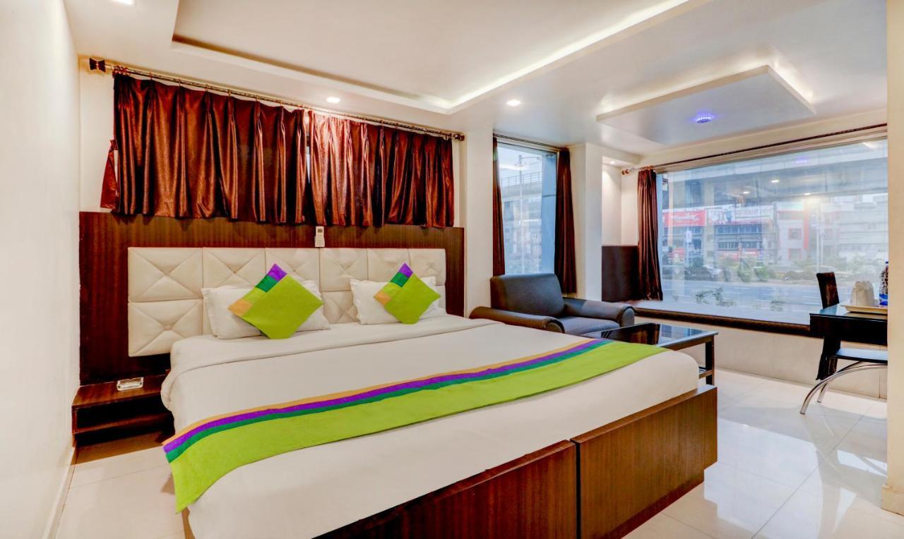 Sheldon Hotel Kolkata Exterior photo