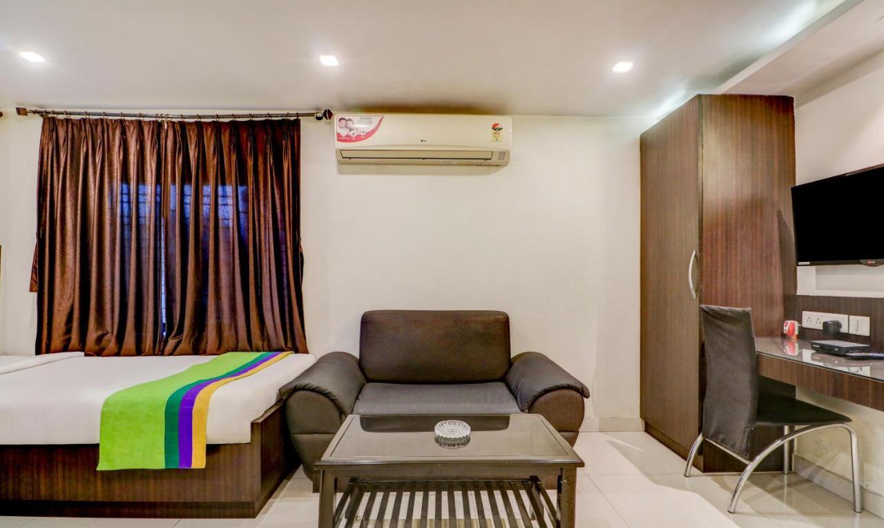 Sheldon Hotel Kolkata Exterior photo